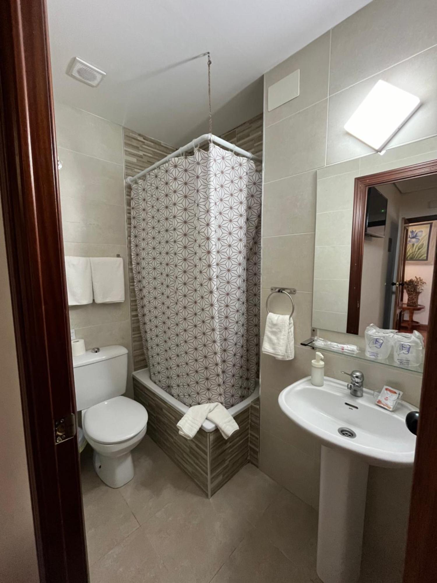 Pension Los Arcos Кордоба Екстериор снимка